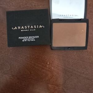 Anastasia Beverly Hills Powder Bronzer In Rich Amber